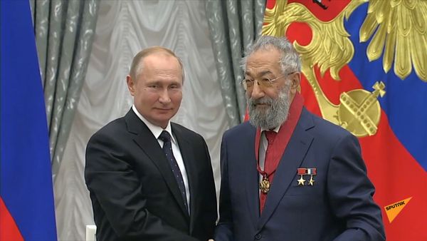 Артур Чилингаров рассмешил президента Владимира Путина, случайно встав на его место - Sputnik Армения