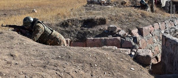 Армянские военнослужащие на учениях по стрельбе Армянские военнослужащие на учениях по стрельбе - Sputnik Արմենիա