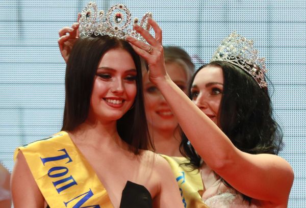 Победительница конкурса красоты Топ Модель России 2019 Полина Иванова на церемонии награждения Победительница конкурса красоты Топ Модель России 2019 Полина Иванова на церемонии награждения - Sputnik Армения