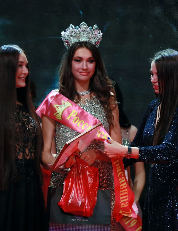 Победительница конкурса красоты Российская Красавица 2019 Алина Рудакова на церемонии награждения Победительница конкурса красоты Российская Красавица 2019 Алина Рудакова на церемонии награждения - Sputnik Армения