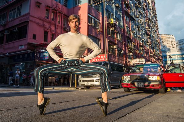 Снимок Own the streets of Hong Kong фотографа из Гонгконга, представленный на фотоконкурсе The World's Best Photos of #Fashion2019  - Sputnik Армения