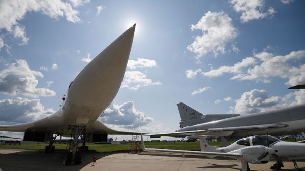 Советский стратегический бомбардировщик-ракетоносец Ту-160 Советский стратегический бомбардировщик-ракетоносец Ту-160 - Sputnik Армения