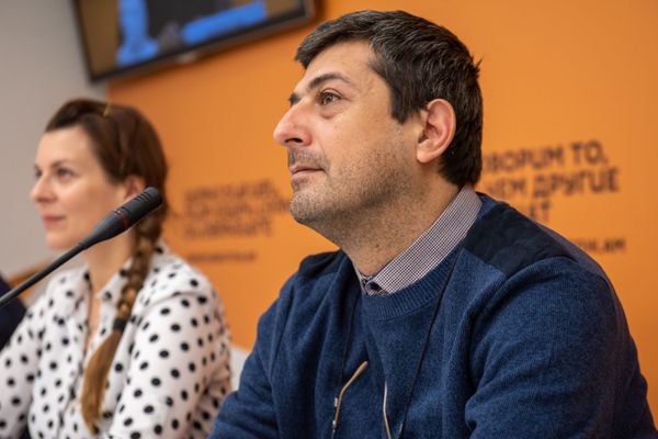 Литература, как горящая изба - входят только женщины: открыт прием заявок на Антоновку - Sputnik Армения