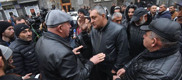 Акция протеста импортеров автомобилей перед зданием КГД (27 ноября 2019). Еревaн - Sputnik Արմենիա