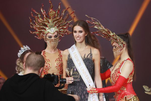 Анастасия Жучкова занявшая первое место в финале международного конкурса Miss Fashion 2019 – GODDESS OF THE UNIVERSE в концертном зале Vegas City Hall в Москве - Sputnik Армения