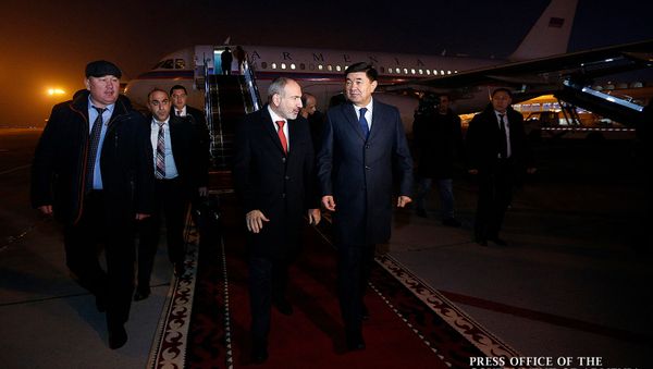 Премьер-министр Армении Никол Пашинян прибыл в Кыргызстан (27 ноября 2019). Бишкек Премьер-министр Армении Никол Пашинян прибыл в Кыргызстан (27 ноября 2019). Бишкек - Sputnik Արմենիա