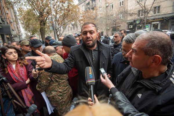 В Гюмри машины при разгрузке калечат: автодилеры провели акцию протеста в Ереване - Sputnik Армения