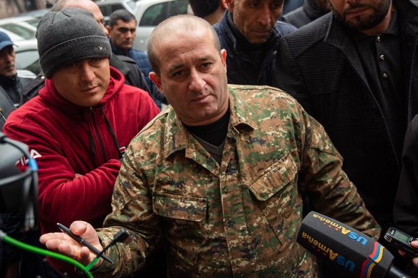 В Гюмри машины при разгрузке калечат: автодилеры провели акцию протеста в Ереване - Sputnik Армения