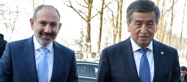 Встреча премьер-министра Армении Никола Пашиняна и президента Кыргызстана Сооронбая Жээнбекова (28 ноября 2019). Бишкек  - Sputnik Արմենիա