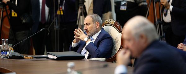 Премьер-министр Армении Никол Пашинян во время заседания ОДКБ (28 ноября 2019). Бишкек Премьер-министр Армении Никол Пашинян во время заседания ОДКБ (28 ноября 2019). Бишкек - Sputnik Արմենիա