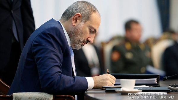 Премьер-министр Армении Никол Пашинян во время заседания ОДКБ (28 ноября 2019). Бишкек - Sputnik Армения