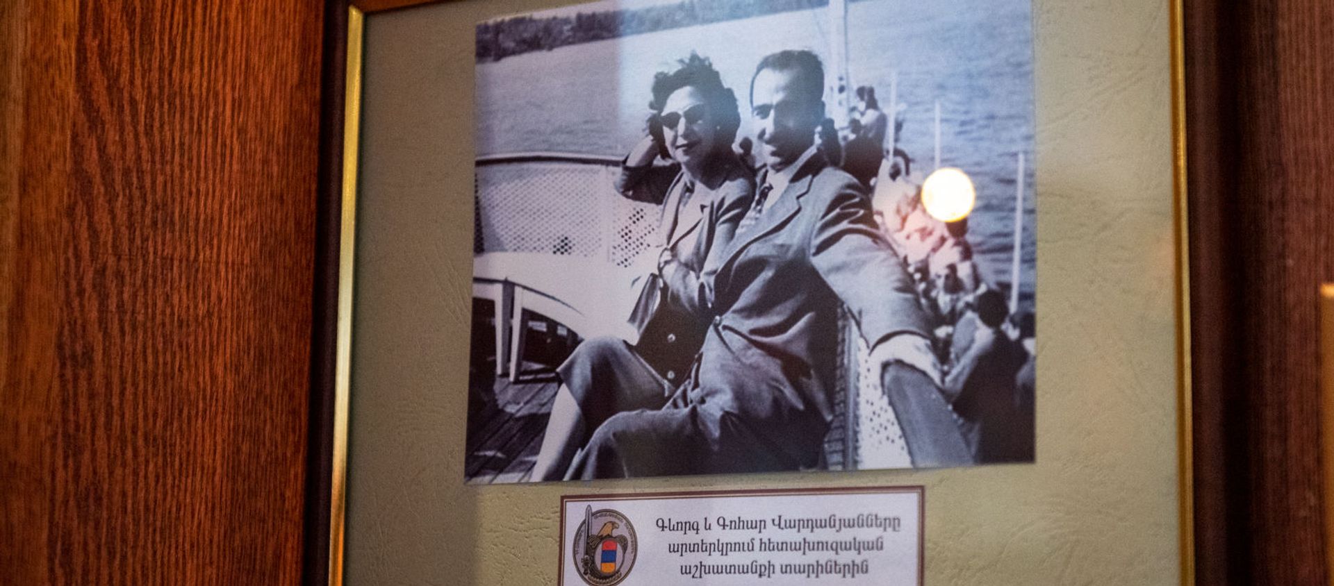 Фотография Геворка и Гоар Вартанян в музее СНБ Армении - Sputnik Արմենիա, 1920, 10.01.2020
