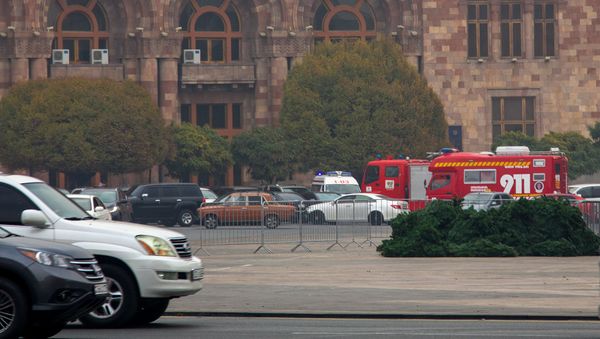 Автомобили служб спасения перед Домом правительства (29 ноября 2019). Еревaн - Sputnik Արմենիա