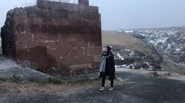 Սառան դարձավ Հռիփսիմե, կամ ինչու է ամերիկուհին Վաշինգտոնից եկել Գյումրի. տեսանյութ  - Sputnik Արմենիա