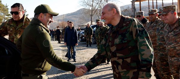 Премьер-министр Армении Никол Пашинян и президент Карабаха Бако Саакян побывали на оборонительных позициях Карабаха (30 ноября 2019). Карабах - Sputnik Արմենիա