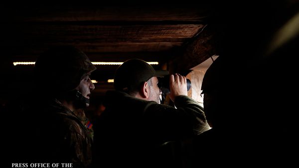 Премьер-министр Армении Никол Пашинян и президент Карабаха Бако Саакян побывали на оборонительных позициях Карабаха (30 ноября 2019). Карабах - Sputnik Армения