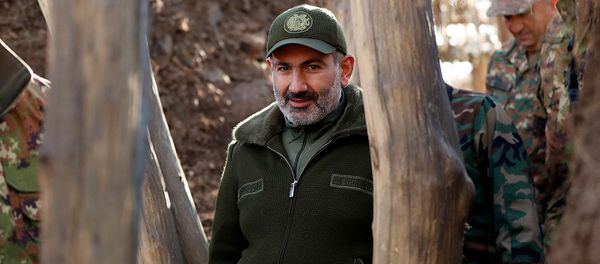 Премьер-министр Армении Никол Пашинян и президент Карабаха Бако Саакян побывали на оборонительных позициях Карабаха (30 ноября 2019). Карабах - Sputnik Армения