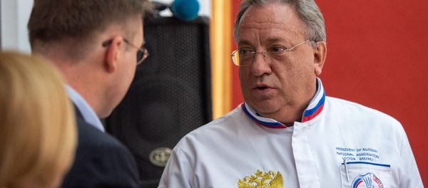 Президент Национальной ассоциации кулинаров России Виктор Беляев на пресс-конференция Российской гастрономической недели (2 декабря 2019). Еревaн Президент Национальной ассоциации кулинаров России Виктор Беляев на пресс-конференция Российской гастрономической недели (2 декабря 2019). Еревaн - Sputnik Արմենիա