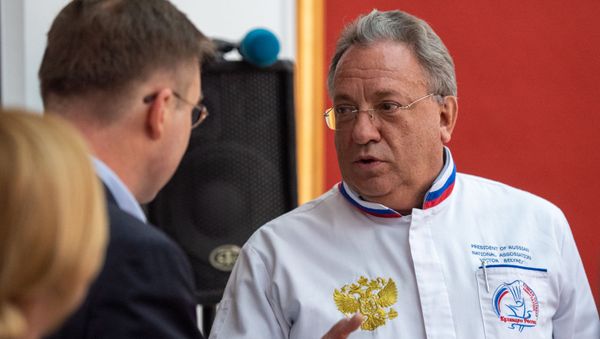 Президент Национальной ассоциации кулинаров России Виктор Беляев на пресс-конференция Российской гастрономической недели (2 декабря 2019). Еревaн - Sputnik Армения