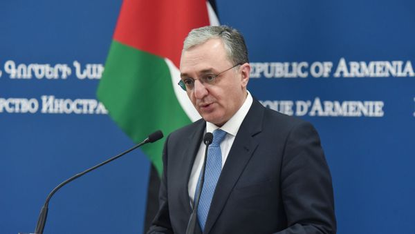 Министр иностранных дел Армении Зограб Мнацаканян на совместная пресс-конференция с иорданским коллегой (2 декабря 2019). Еревaн Министр иностранных дел Армении Зограб Мнацаканян на совместная пресс-конференция с иорданским коллегой (2 декабря 2019). Еревaн - Sputnik Արմենիա