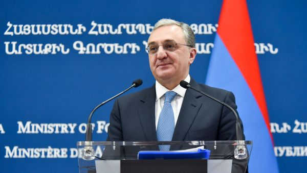 Министр иностранных дел Армении Зограб Мнацаканян на совместная пресс-конференция с иорданским коллегой (2 декабря 2019). Еревaн - Sputnik Արմենիա