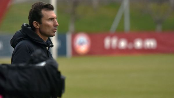 Главный тренер ФК Урарту Александр Григорян во время футбольного матча 15-го тура Высшей лиги чемпионата Армении между командами Арарат-Армения и Урарту (1 декабря 2019). Еревaн - Sputnik Армения