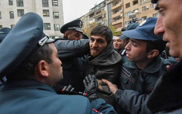 Акция протеста у здания министерства науки, образования, культуры и спорта (3 декабря 2019). Еревaн Акция протеста у здания министерства науки, образования, культуры и спорта (3 декабря 2019). Еревaн - Sputnik Армения