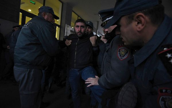 Акция протеста у здания министерства науки, образования, культуры и спорта (3 декабря 2019). Еревaн Акция протеста у здания министерства науки, образования, культуры и спорта (3 декабря 2019). Еревaн - Sputnik Армения