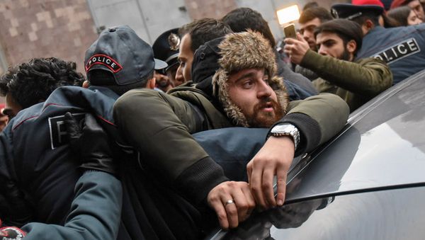 Акция протеста у здания министерства науки, образования, культуры и спорта (3 декабря 2019). Еревaн - Sputnik Армения