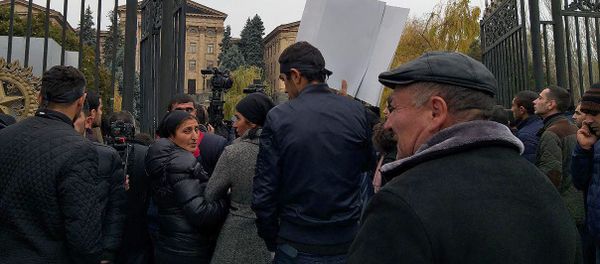 Акция протеста перед зданием Парламента Армении (4 декабря 2019). Еревaн Акция протеста перед зданием Парламента Армении (4 декабря 2019). Еревaн - Sputnik Արմենիա