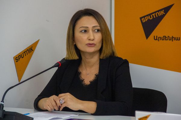 Директор-организатор конкурса Мисс Ереван Армине Мурадян на пресс-конференции обладательницы титула «Ереванская красавица» (4 декабря 2019). Еревaн Директор-организатор конкурса Мисс Ереван Армине Мурадян на пресс-конференции обладательницы титула «Ереванская красавица» (4 декабря 2019). Еревaн - Sputnik Армения