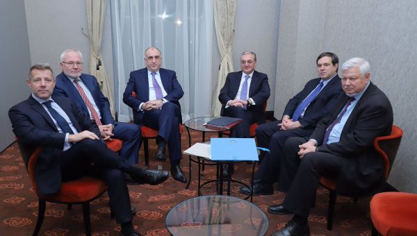  Встреча глав МИД Армении и Азербайджана Зограба Мнацаканяна и Эльмара Мамедъярова с посредниками Минской группы ОБСЕ (4 декабря 2019). Братислава - Sputnik Армения