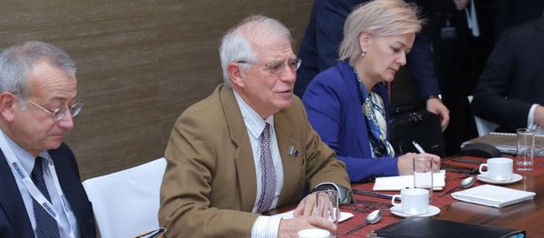 Председатель Европейского парламента Жозеп Боррель во время встречи с главами МИД стран участниц восточного партнерства (5 декабря 2019). Братислава Председатель Европейского парламента Жозеп Боррель во время встречи с главами МИД стран участниц восточного партнерства (5 декабря 2019). Братислава - Sputnik Армения