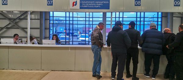 Посетители таможенного терминала в Гюмри - Sputnik Արմենիա