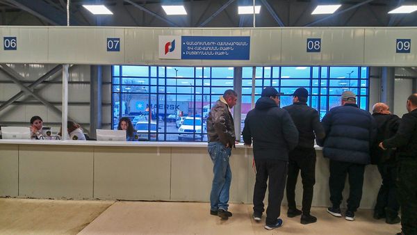 Посетители таможенного терминала в Гюмри - Sputnik Արմենիա