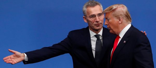 Генеральный секретарь НАТО Йенс Столтенберг приветствует президента США Дональда Трампа на саммите лидеров НАТО (4 декабря 2019). Уотфорд - Sputnik Արմենիա