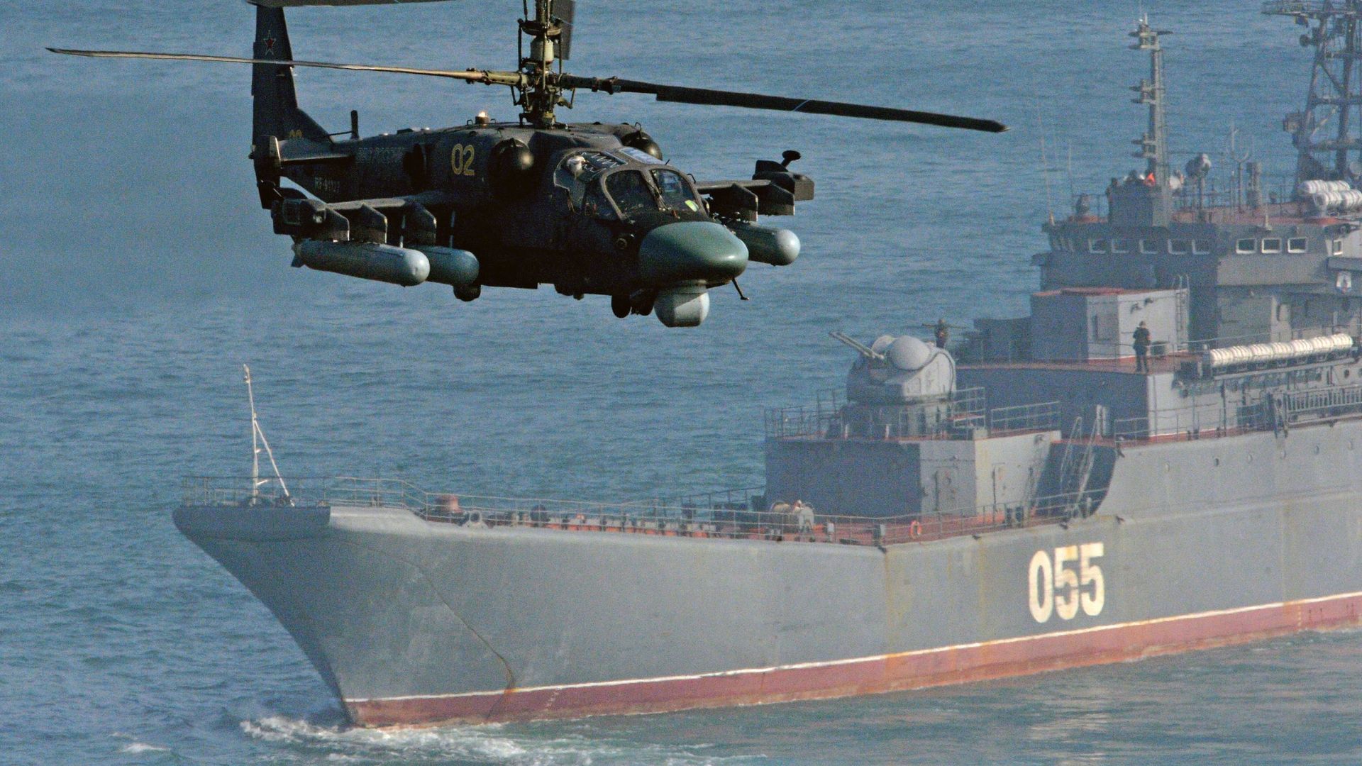 Военные учения. Российский флот. Вертолет Ка-52 Аллигатор и большой десантный корабль (БДК) Адмирал Невельской Военные учения. Российский флот. Вертолет Ка-52 Аллигатор и большой десантный корабль (БДК) Адмирал Невельской - Sputnik Армения, 1920, 08.02.2022