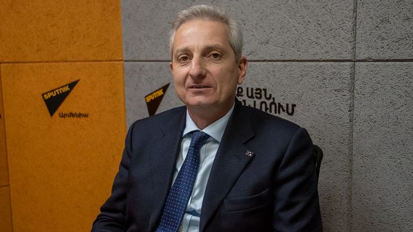 «Նոր Սահմանադրություն ընդունելու պահանջը հասարակակա՞ն է, թե՞ լոկ քաղաքական». Ղազարյան - Sputnik Արմենիա