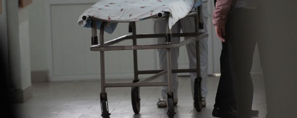 Медработники в коридоре медицинского центра Сурб Асвацамайр Медработники в коридоре медицинского центра Сурб Асвацамайр - Sputnik Армения