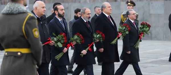Руководство Армении посетило мемориальный комплекс Цицернакаберд (9 декабря 2019). Еревaн - Sputnik Արմենիա