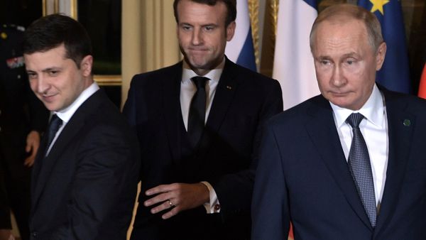 Президент РФ Владимир Путин, президент Франции Эммануэль Макрон и президент Украины Владимир Зеленский (справа налево) во время встречи в Нормандском формате в Елисейском дворце (9 декабря 2019). Париж - Sputnik Армения