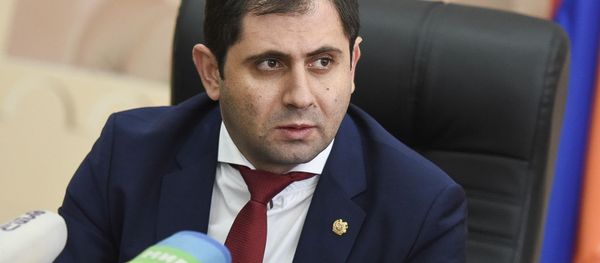 Министр территориального управления и инфраструктур Сурен Папикян во время пресс-конференции на ААЭС (10 декабря 2019). Мецамор - Sputnik Արմենիա