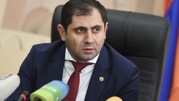 Министр территориального управления и инфраструктур Сурен Папикян во время пресс-конференции на ААЭС (10 декабря 2019). Мецамор - Sputnik Արմենիա