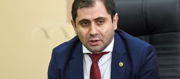 Министр территориального управления и инфраструктур Сурен Папикян во время пресс-конференции на ААЭС (10 декабря 2019). Мецамор - Sputnik Արմենիա