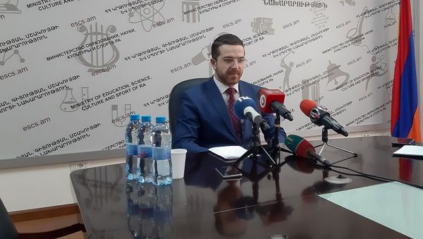 Заместитель министра Образования, науки, культуры и спорта Геворк Лорецян - Sputnik Армения