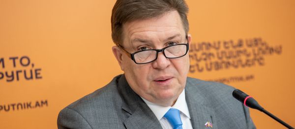 Tорговый представитель России в Армении Андрей Бабко на пресс-конференции по итогам года в мультимедийном пресс-центре Sputnik Армения (12 декабря 2019). Еревaн Tорговый представитель России в Армении Андрей Бабко на пресс-конференции по итогам года в мультимедийном пресс-центре Sputnik Армения (12 декабря 2019). Еревaн - Sputnik Армения
