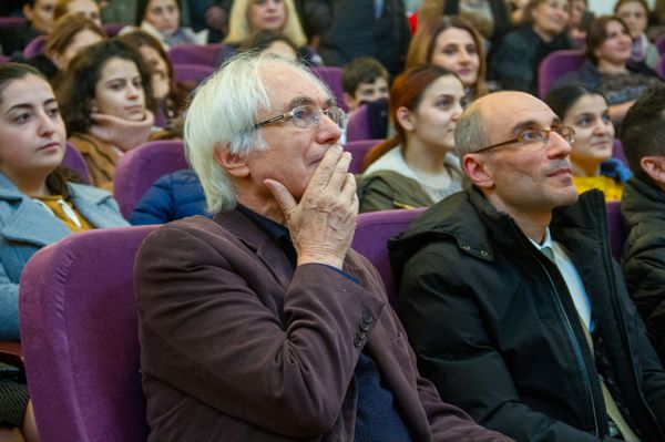 Помнишь, р должен звучать твердо? Маэстро Мансурян прочел лекцию о язычестве и поэзии  - Sputnik Армения