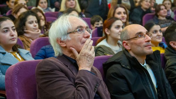 Лекция композитора Тиграна Мансуряна “Музыка и поэзия” в зале Национальной библиотеки Армении (12 декабря 2019). Еревaн - Sputnik Армения