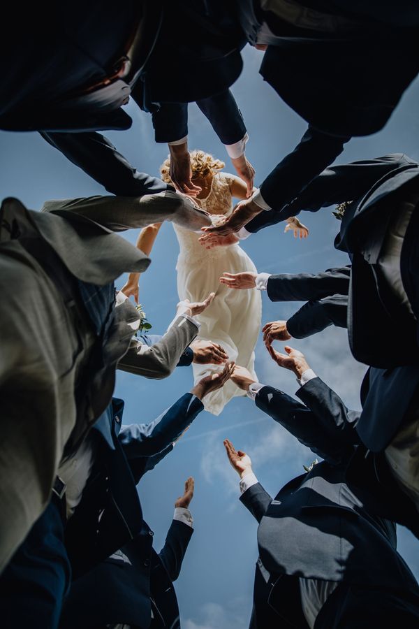Снимок бельгийского фотографа Raïs De Weirdt, ставший финалистом в категории Bridal Party в конкурсе 2019 International Wedding Photographer of the Year Снимок бельгийского фотографа Raïs De Weirdt, ставший финалистом в категории Bridal Party в конкурсе 2019 International Wedding Photographer of the Year - Sputnik Армения