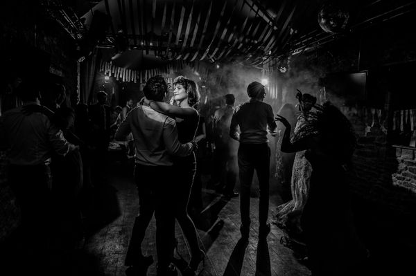 Снимок австралийского фотографа Gaelle Le Berre, победивший в категории DANCE FLOOR в конкурсе 2019 International Wedding Photographer of the Year Снимок австралийского фотографа Gaelle Le Berre, победивший в категории DANCE FLOOR в конкурсе 2019 International Wedding Photographer of the Year - Sputnik Армения